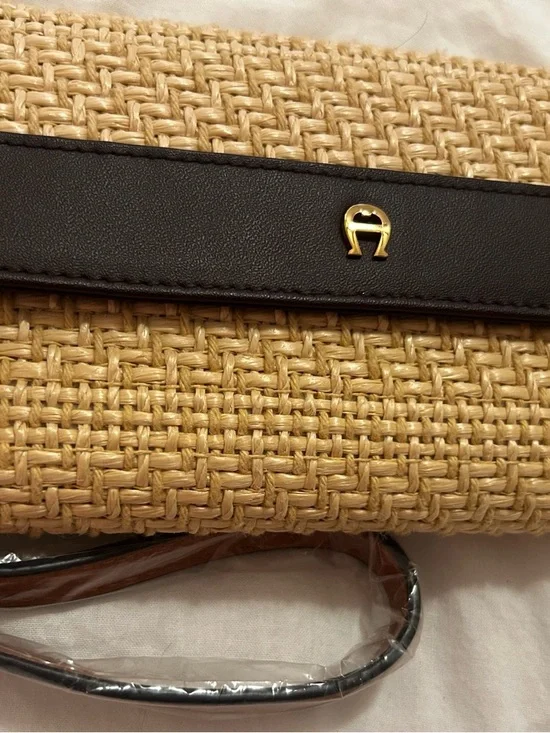 Etienne Aigner Vintage Natural Straw Clutch Wristlet - Picture 2 of 8